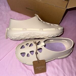 Cream Slip-On Clog Shoes with Lavender Insole